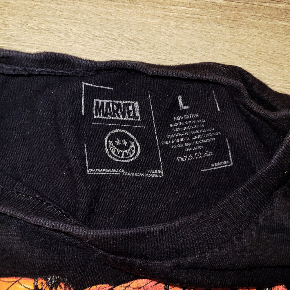 Marvel Spiderman Retro/Emo Graphic,  Black T-shirt Large - Picture 2 of 3